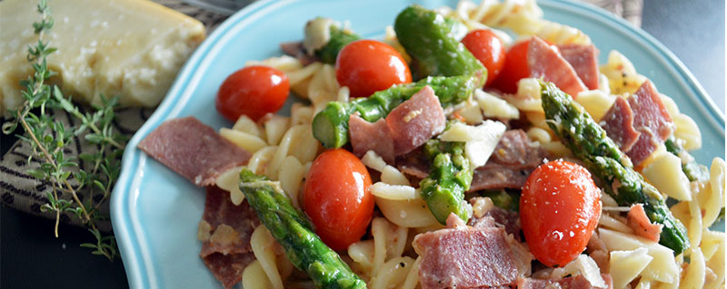 Pasta_con_vegetales_asado_y_tocino