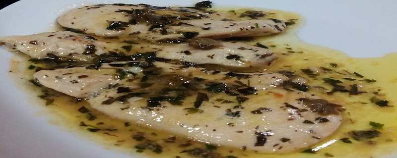 pollo-entomatado-con-hierbas